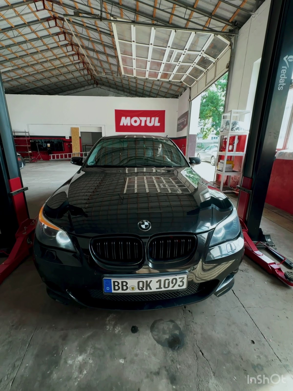 BMW na podnośniku w ZAWSERWIS